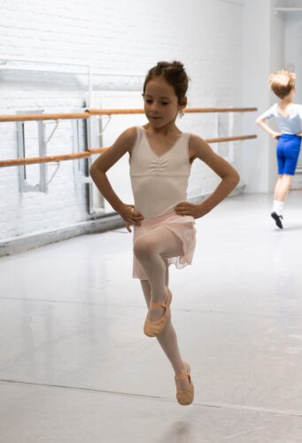Kids ballet (5 tot 6j) : Van speelse sprongen naar échte balletpassen!