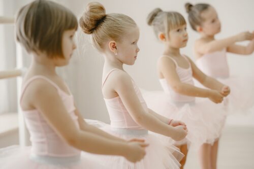 Kleuterballet (3 tot 5j) : Magische sprongen en vrolijke dansjes: Ontdek Kleuterballet!